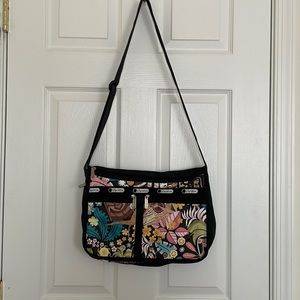 NWOT LeSportsac Delux Everyday Bag